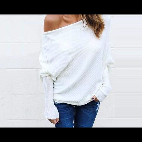 Tops - ⭐️OFF THE SHOULDER BLOUSE⭐️